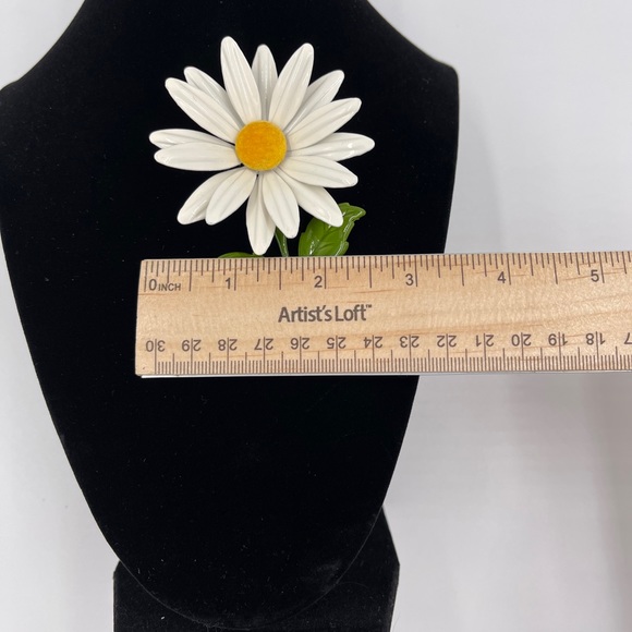 Vintage Retro Metal Enamel Flower Pin - Picture 5 of 5